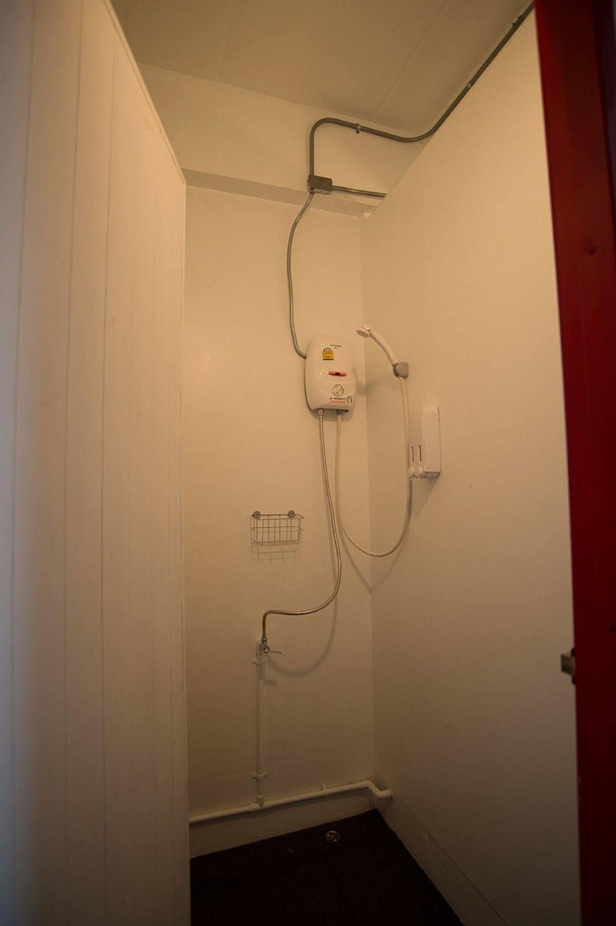 Allsum Hostel Пра Након Си Аютая Екстериор снимка