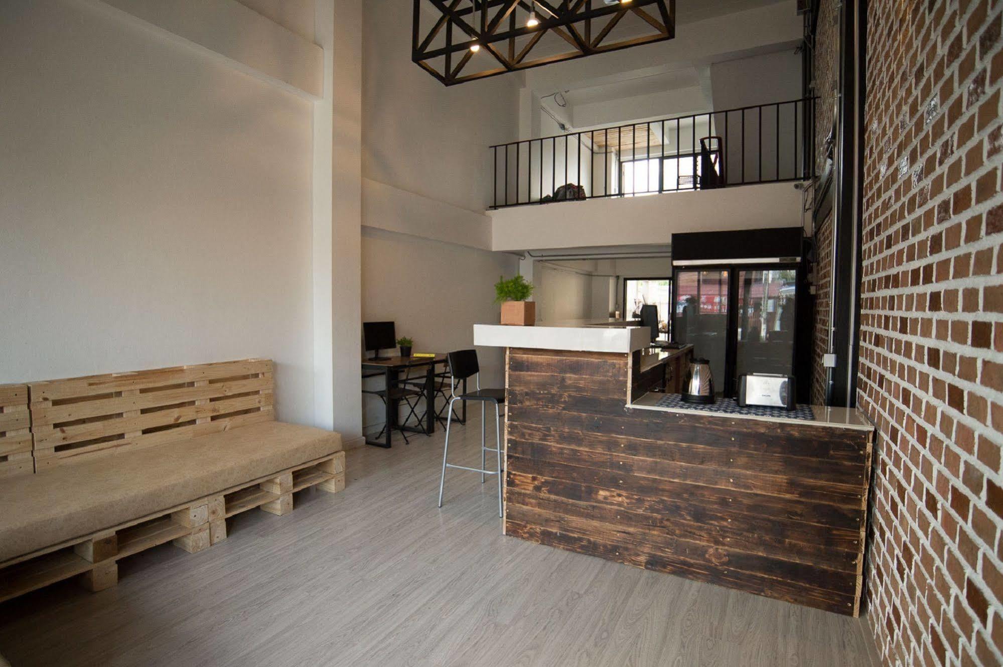 Allsum Hostel Пра Након Си Аютая Екстериор снимка
